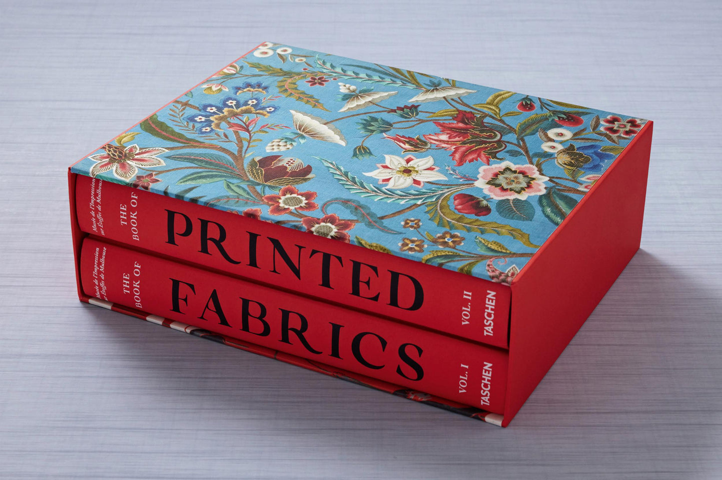 The Book of Printed Fabrics. From the 16th century until today (German, French, English) Book