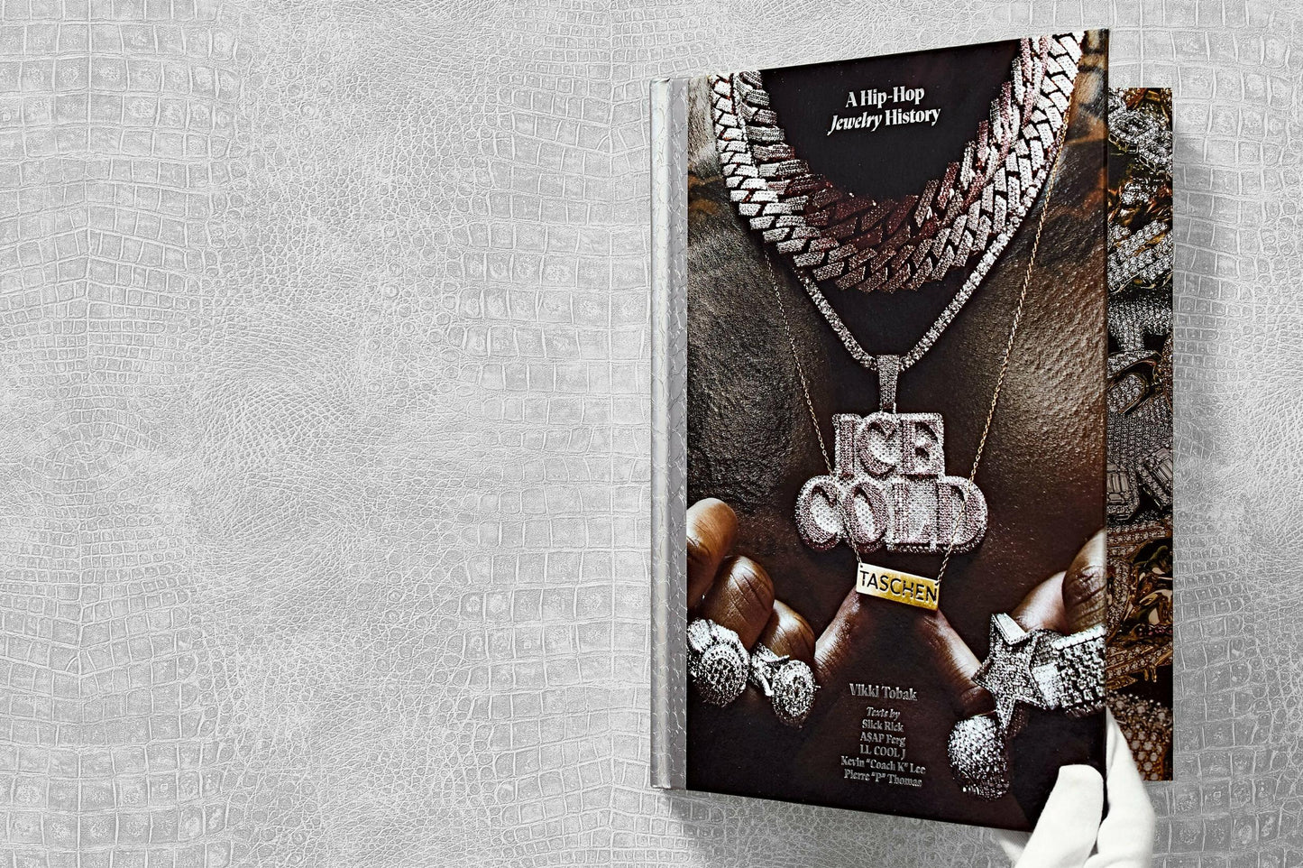 Ice Cold. A Hip-Hop Jewelry History (German, French, English) Book