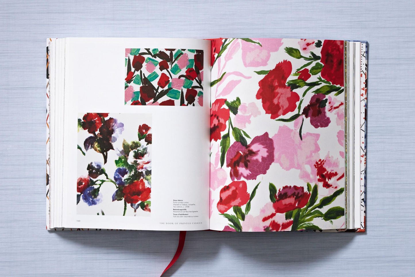 The Book of Printed Fabrics. From the 16th century until today (German, French, English) Book