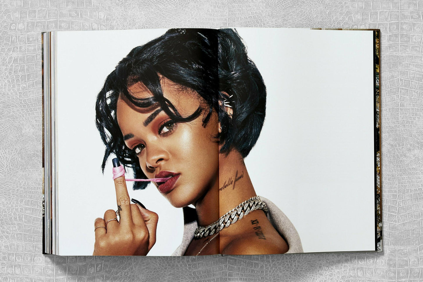 Ice Cold. A Hip-Hop Jewelry History (German, French, English) Book