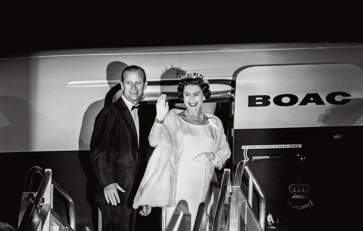 Her Majesty. A Photographic History 1926–2022 (German, French, English) Book
