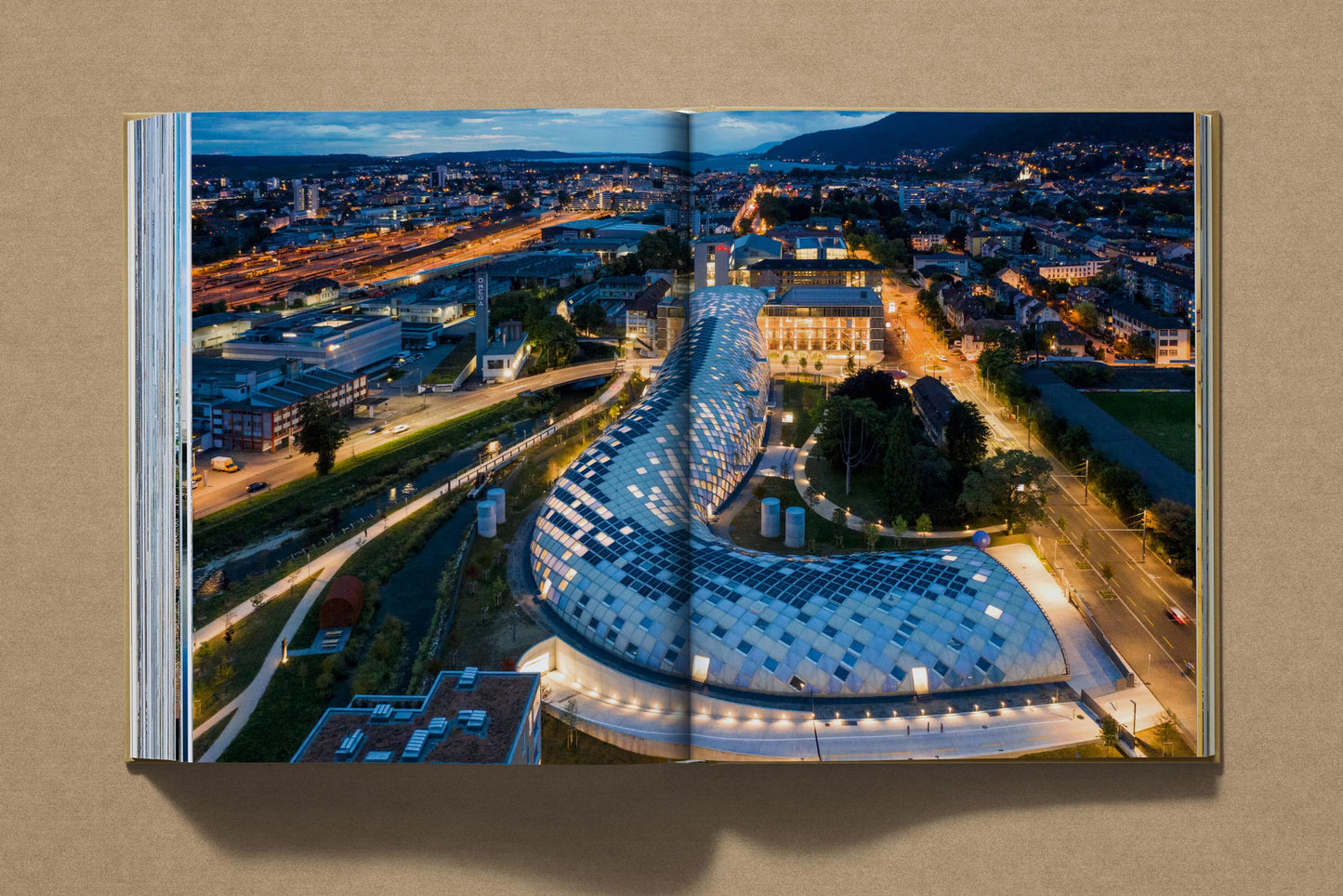 Shigeru Ban. Complete Works 1985–Today (German, French, English) Book